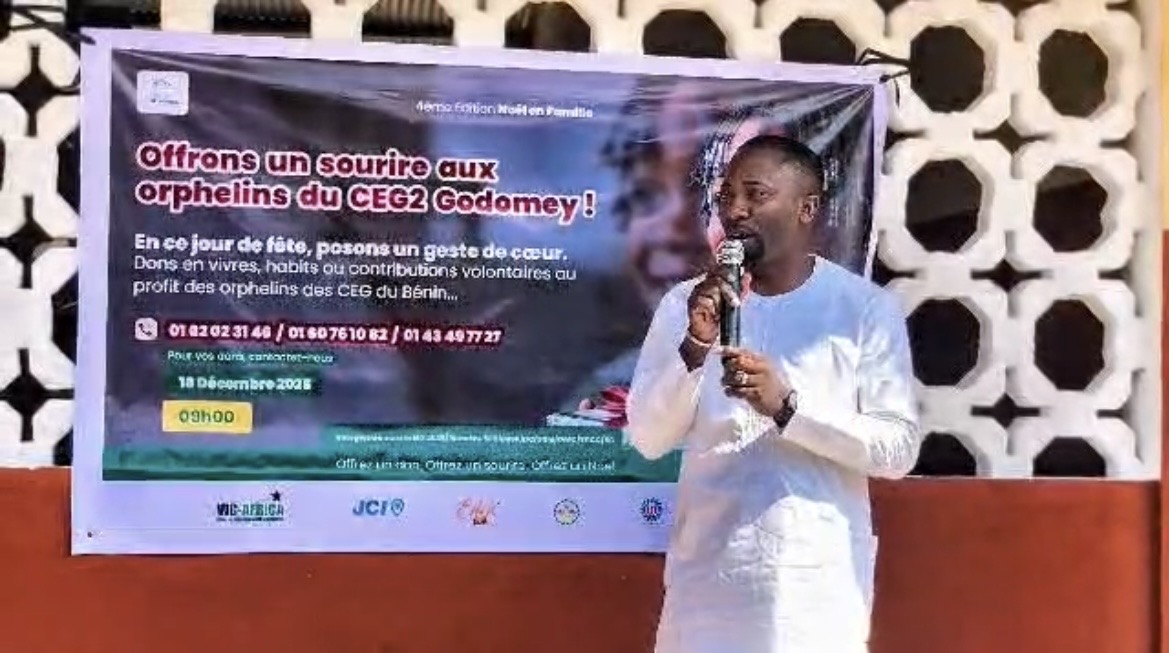 Lire la suite à propos de l’article Offrir un sourire, offrir l’espoir : la jeunesse mobilisée pour les orphelins du CEG 2 Godomey